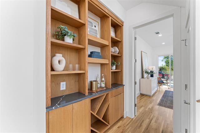 Building Photo - 2313 S Vernon Ave