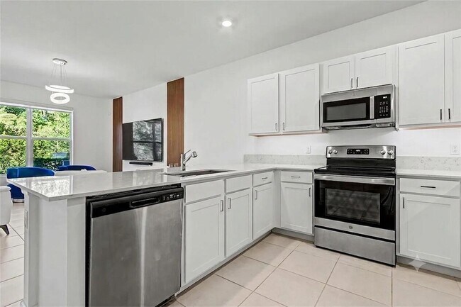 Building Photo - 4303 Hammock Grove Dr