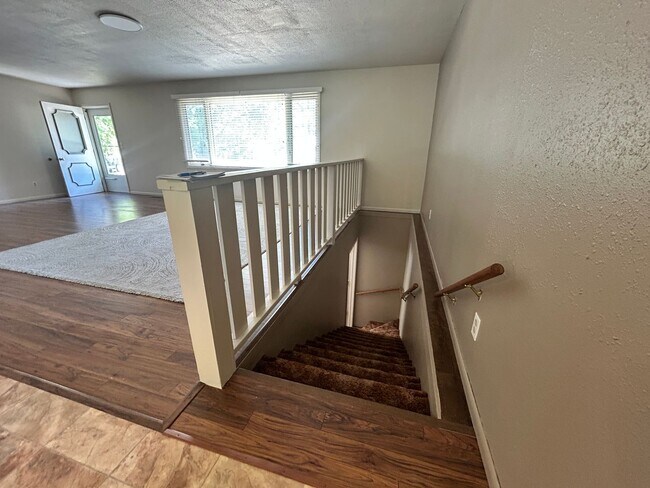 Building Photo - Large home in beautiful Stevensville setting
