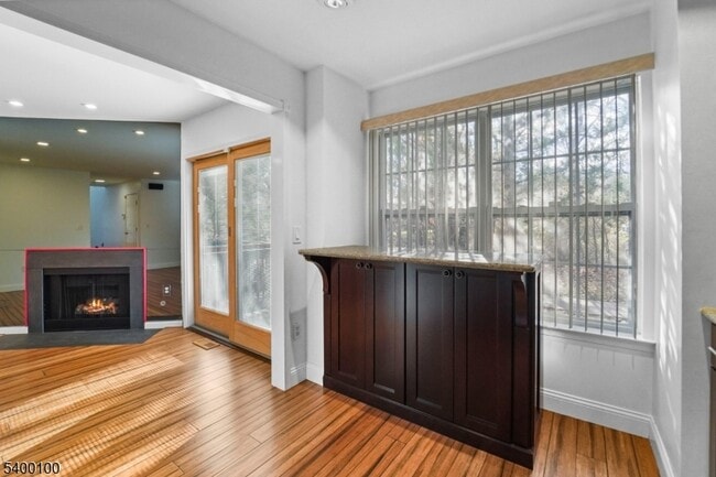 Building Photo - 13 Jill Ct