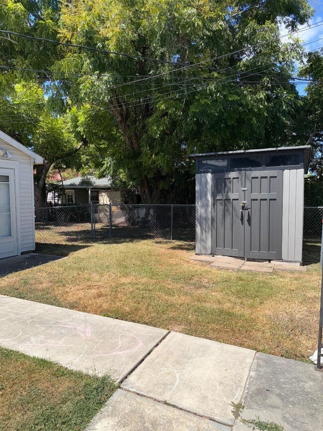 Building Photo - 3944 Clermont Dr