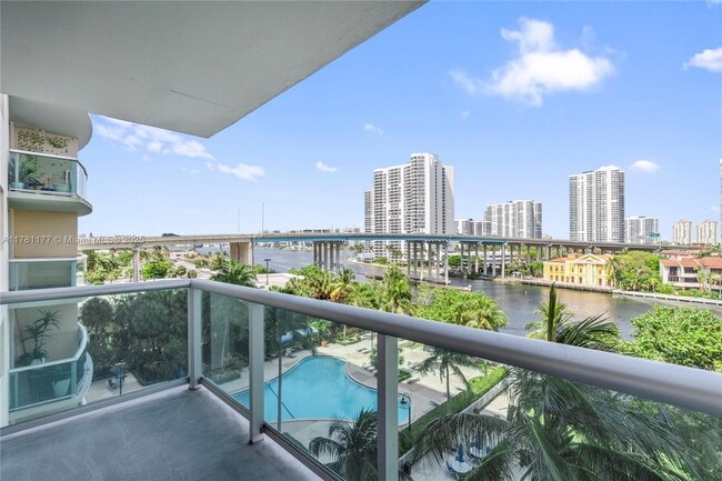 Primary Photo - 19390 Collins Ave
