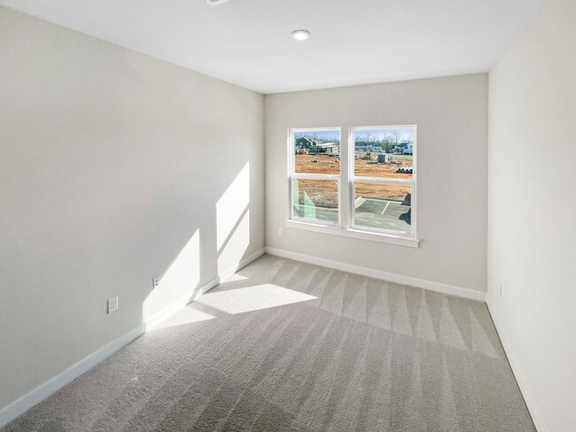 Building Photo - $200 OFF FIRST MONTH'S RENT! Luxury 2 Bedr...