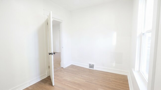 Building Photo - 2761 E 120th St