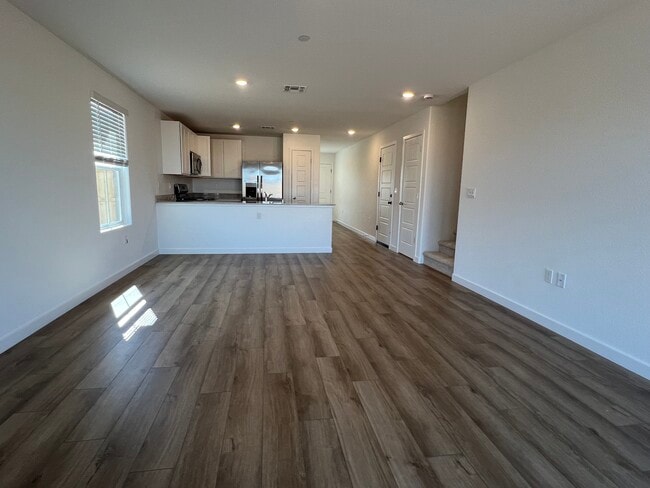 Building Photo - CALIFORNIA-4438
