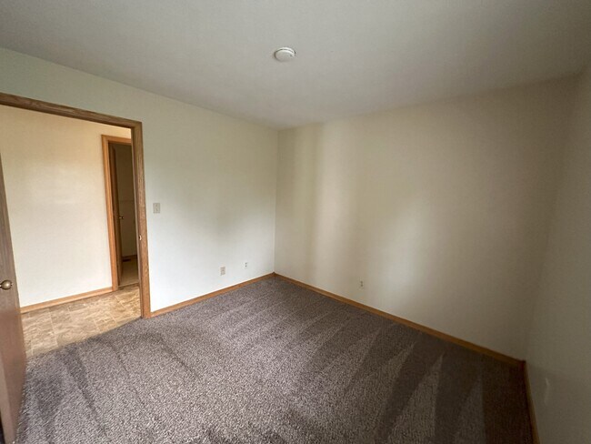 Building Photo - 350 N 100 E