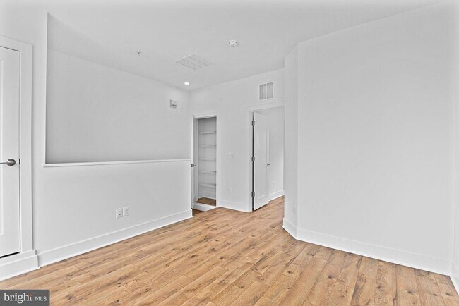 Building Photo - 11224 Bunsen St