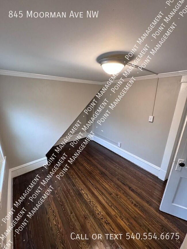 Building Photo - 845 Moorman Ave NW