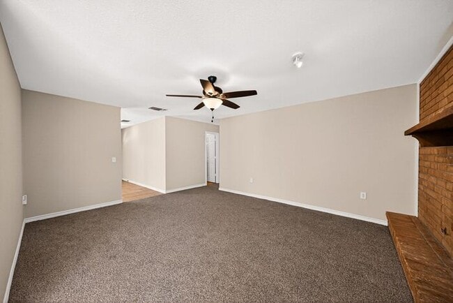Building Photo - 6222 Fort Maddin St