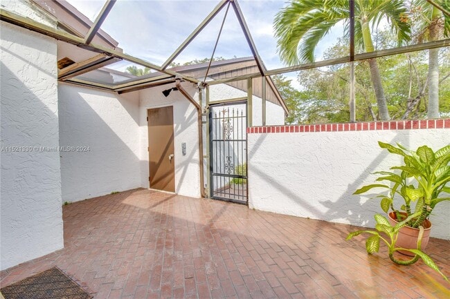 Building Photo - 6343 Pinehurst Trl W