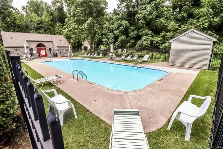 Building Photo - 41 Ledgewood Dr