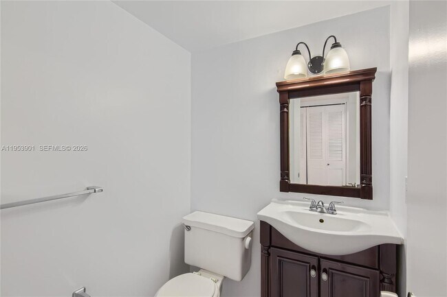 Building Photo - 1425 Arthur St