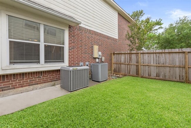 Building Photo - 25727 Shady Spruce Ln
