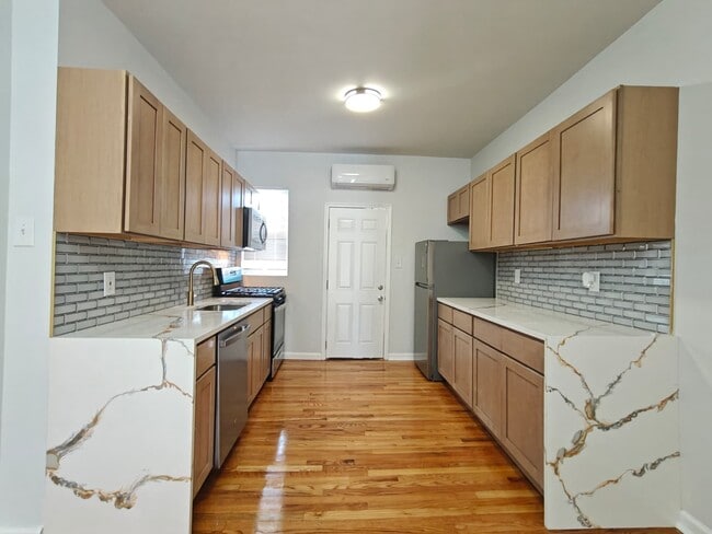 Building Photo - 344 N Redfield St