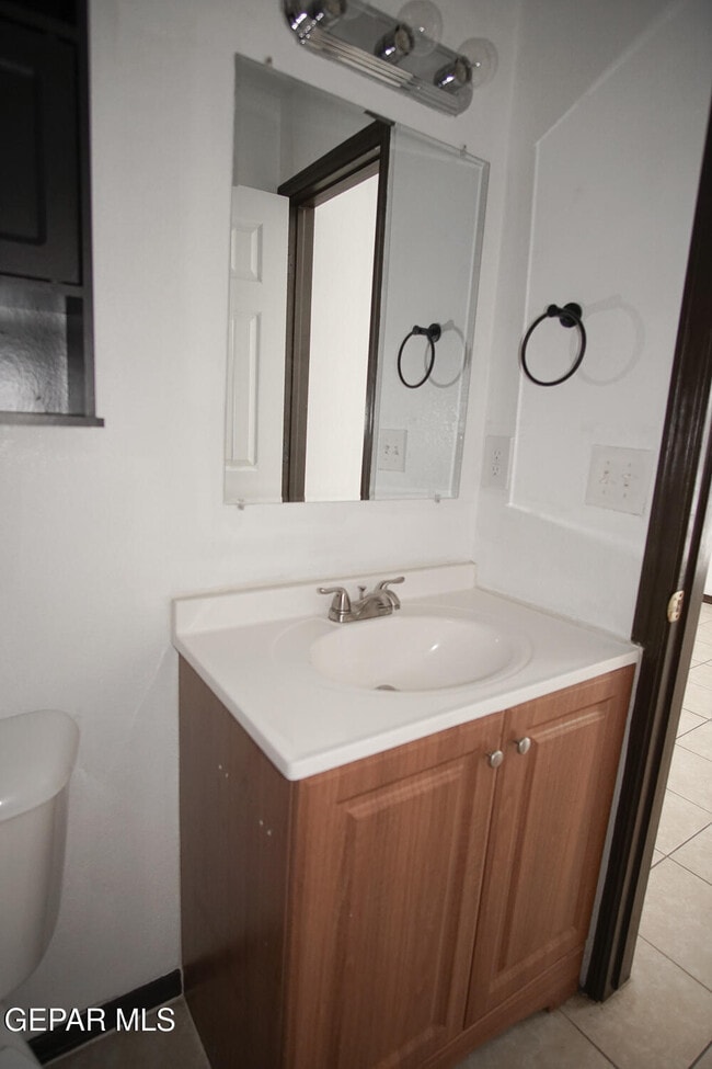 Building Photo - 8489 Roseway Dr