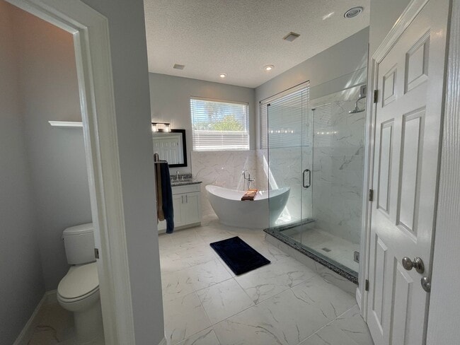 Building Photo - For Lease - 3 BR|2.5 BA w/ In-ground Pool in Palm Bay!