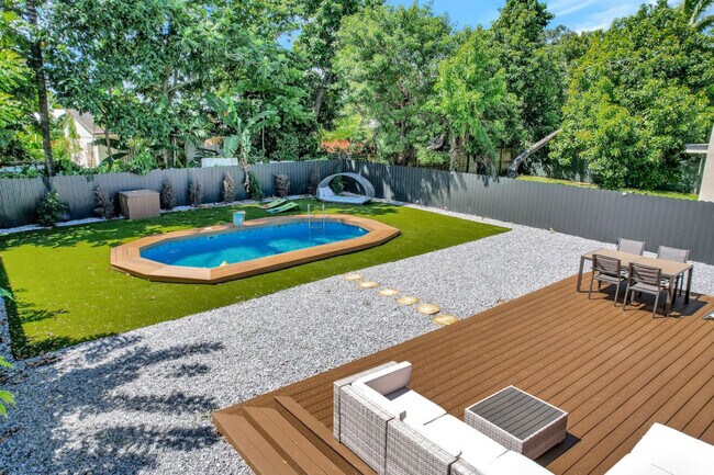 Building Photo - 5313 NE 1st Ave