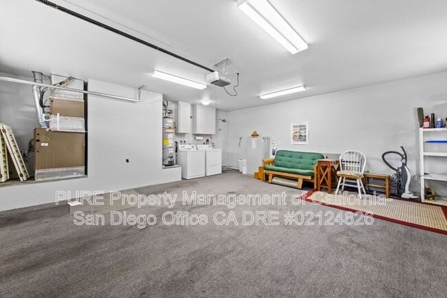 Building Photo - 12576 Oaks N Dr