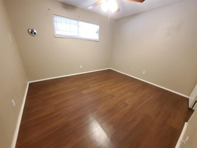 Building Photo - 6410 Del Monte Dr