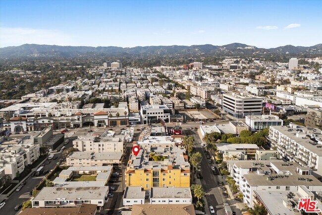 Building Photo - 1225 Armacost Ave