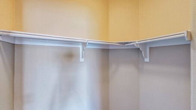 Building Photo - 2 BDR / 2.5 BATH SPACIOUS HOME