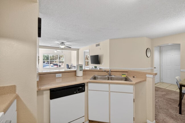Building Photo - 30 Golf Ter Dr