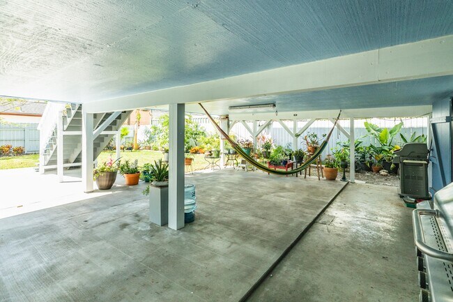 Building Photo - 1625 Ave M 1/2