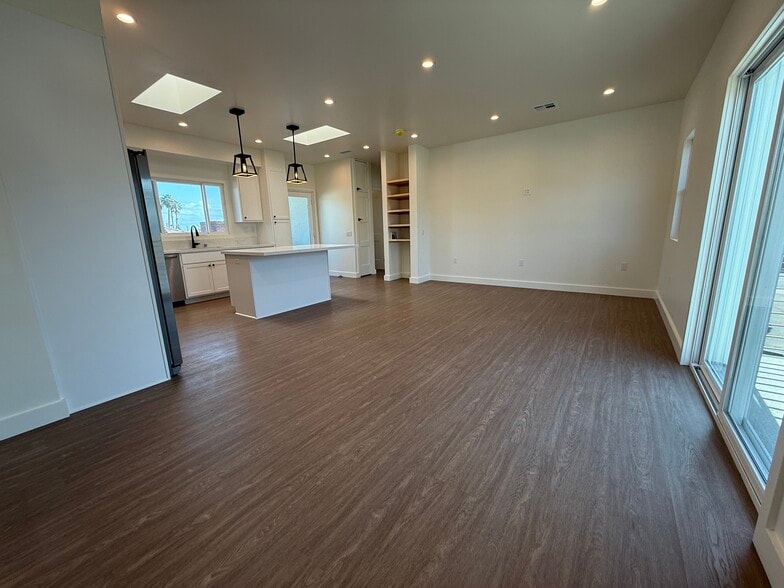 Living Area /Kitchen - 1809 Lake St