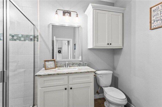 Building Photo - Spacious 4 or 5 Bedroom Home for Rent | Desirable Southside Location