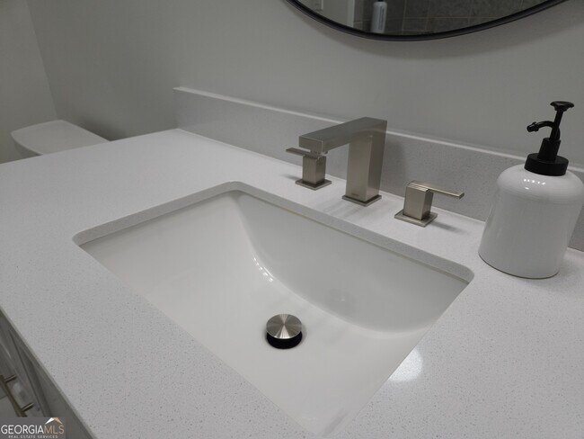 Building Photo - 250 Pharr Rd NE