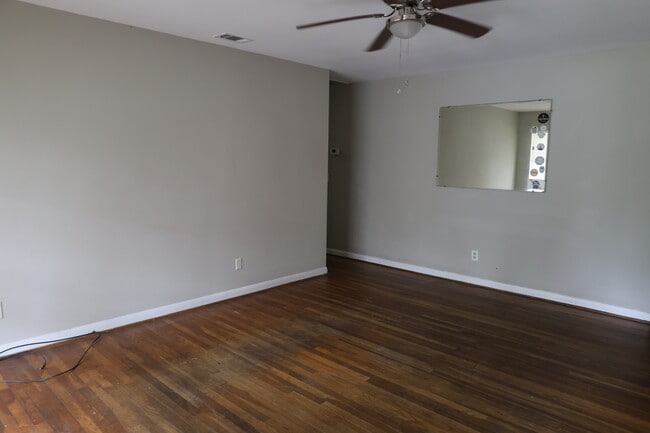 Building Photo - 104 Catherine Ave