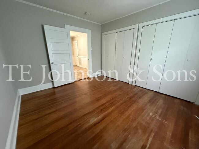 Building Photo - Charming 2 Bedroom Home with Rocking Chair Front Porch Near Downtown Winston-Salem