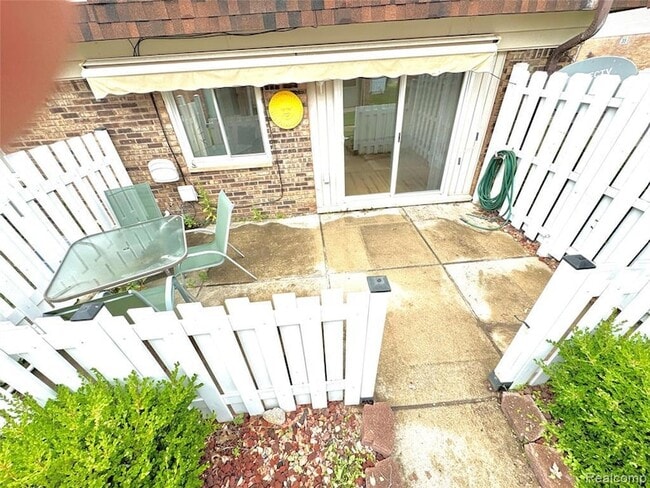 Building Photo - 15568 Dupage Blvd