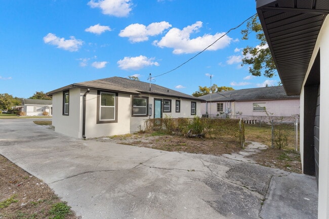 Building Photo - 211 37th St S