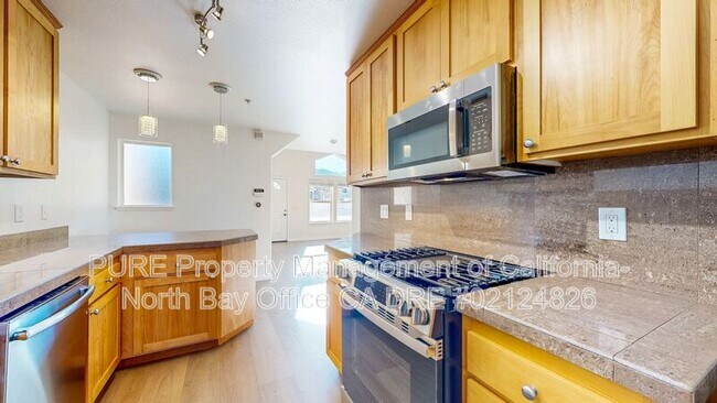Building Photo - 120 Treadway Ct