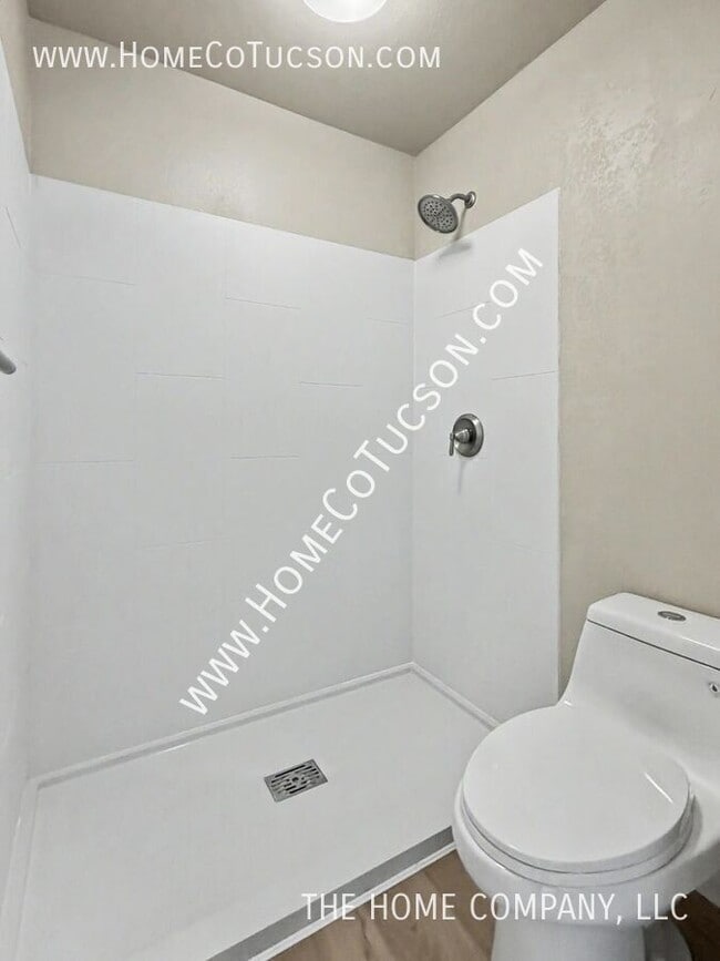 Building Photo - 5108 N Avenida Primera