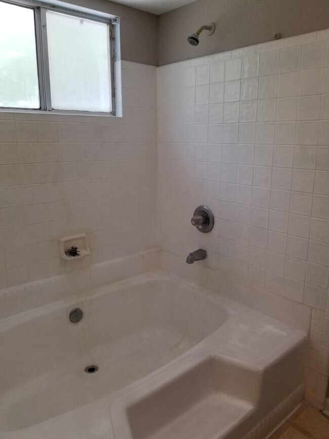 Building Photo - 3 bedroom in Jacksonville FL 32218
