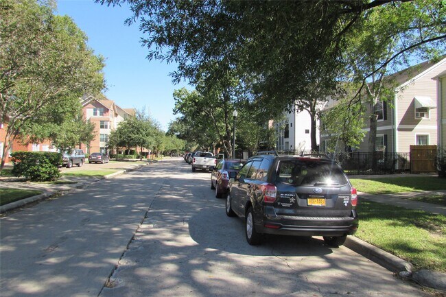 Building Photo - 2513 Shakespeare St