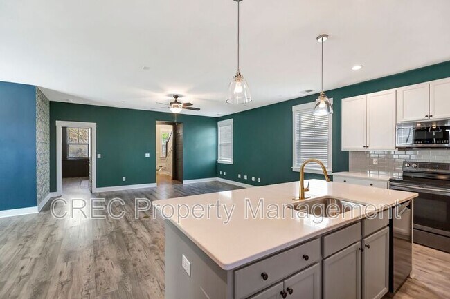 Building Photo - 3988 Hillyard St