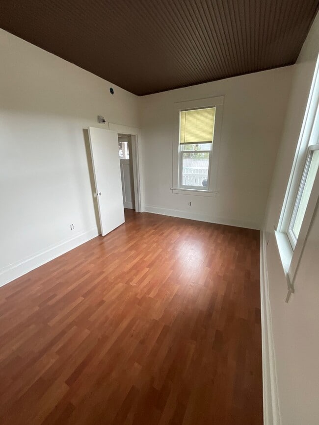 Building Photo - 895 7th St