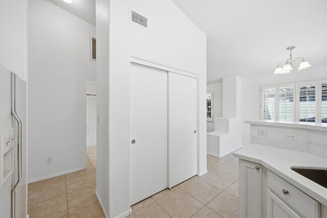 Building Photo - 7319 W Eugie Ave