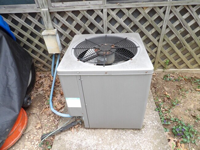 Building Photo - 244 Meadowview Dr