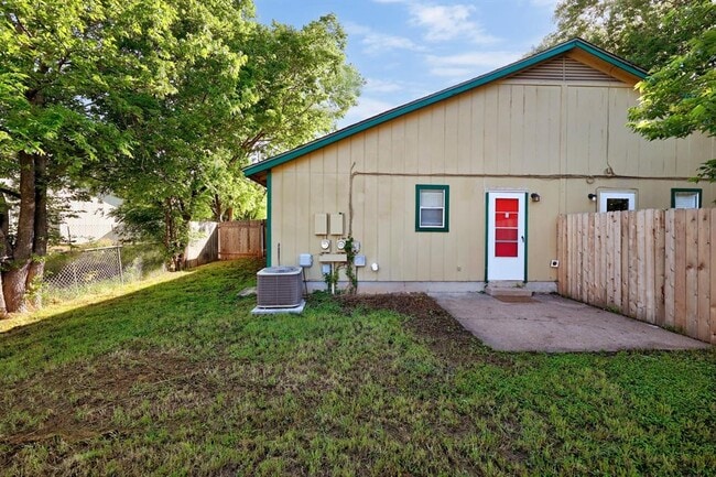 Building Photo - 12302 Dellrey Dr