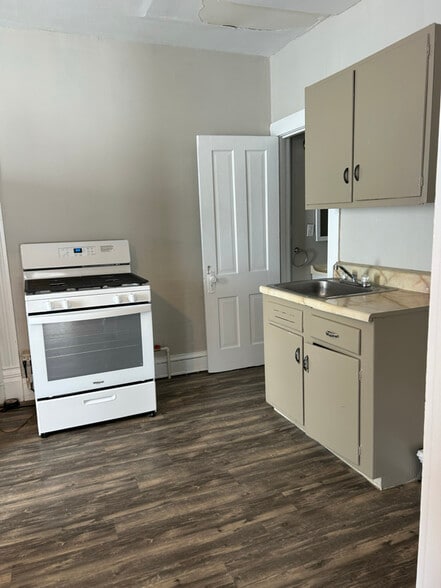 Building Photo - 7 S 4th St