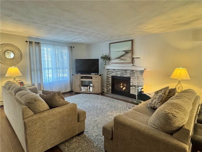 Building Photo - 10 Parsley Ln