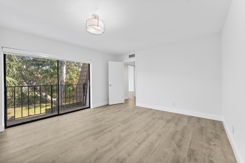 Building Photo - 2695 Albatross Rd N