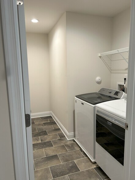 Laundry room - 6813 Dunton Rd