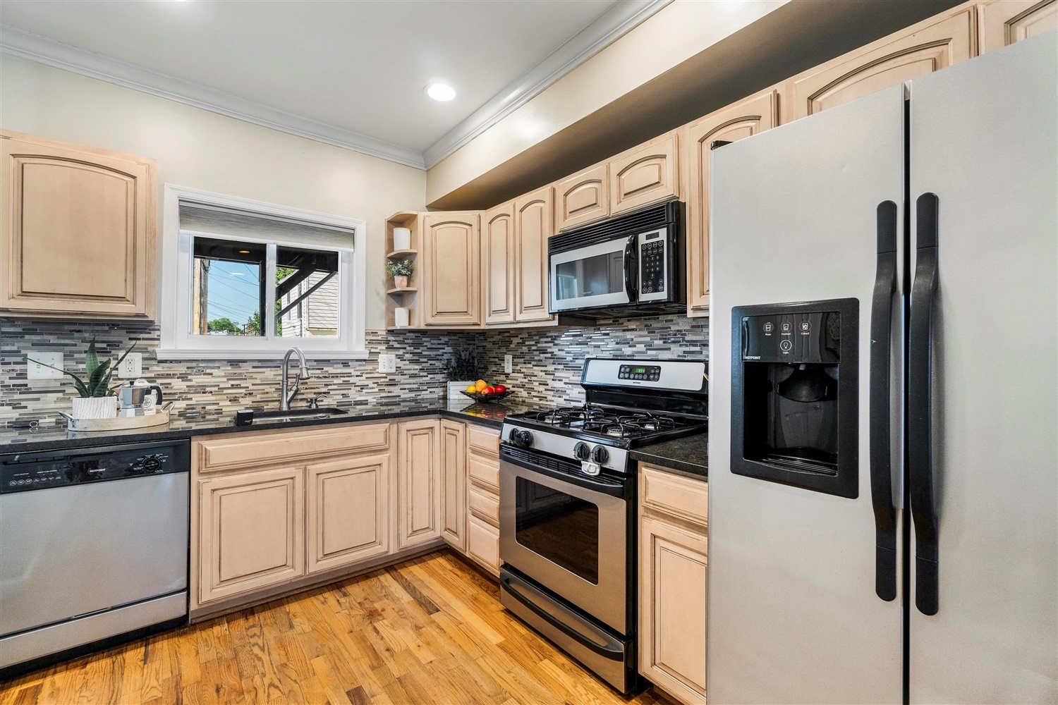 Kitchen - 1413 E Clement St