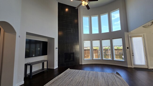 Building Photo - 1112 Maverick Dr