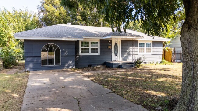 Building Photo - RENT TO OWN – Warr Acres!